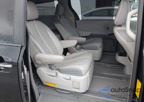 2011 Toyota Sienna Limited V6 z USA, uszkodzony, nr VIN 5TDYK3DC4BS020769